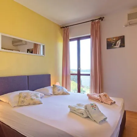 Racic Apartment *
